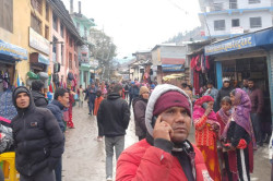 5.9 magnitude earthquake rocks north India, Nepal